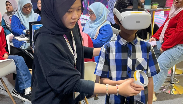 Demo VR oleh  Bengkel Multimedia di Program Rancakkan Madani Bersama Malaysiaku 